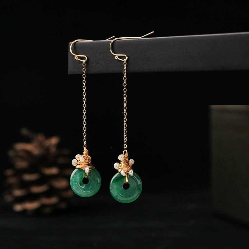 Factory direct sales of 14K gold-plated fashionable safety stud earrings and green Dongling original stone chain earrings