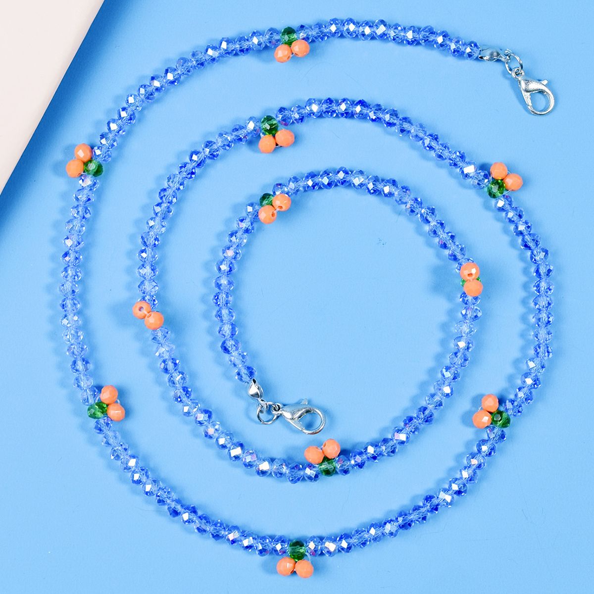 Korean Instagram bestsellers recommend the same style of eyeglass chains as their idols for fashion Application Scenario