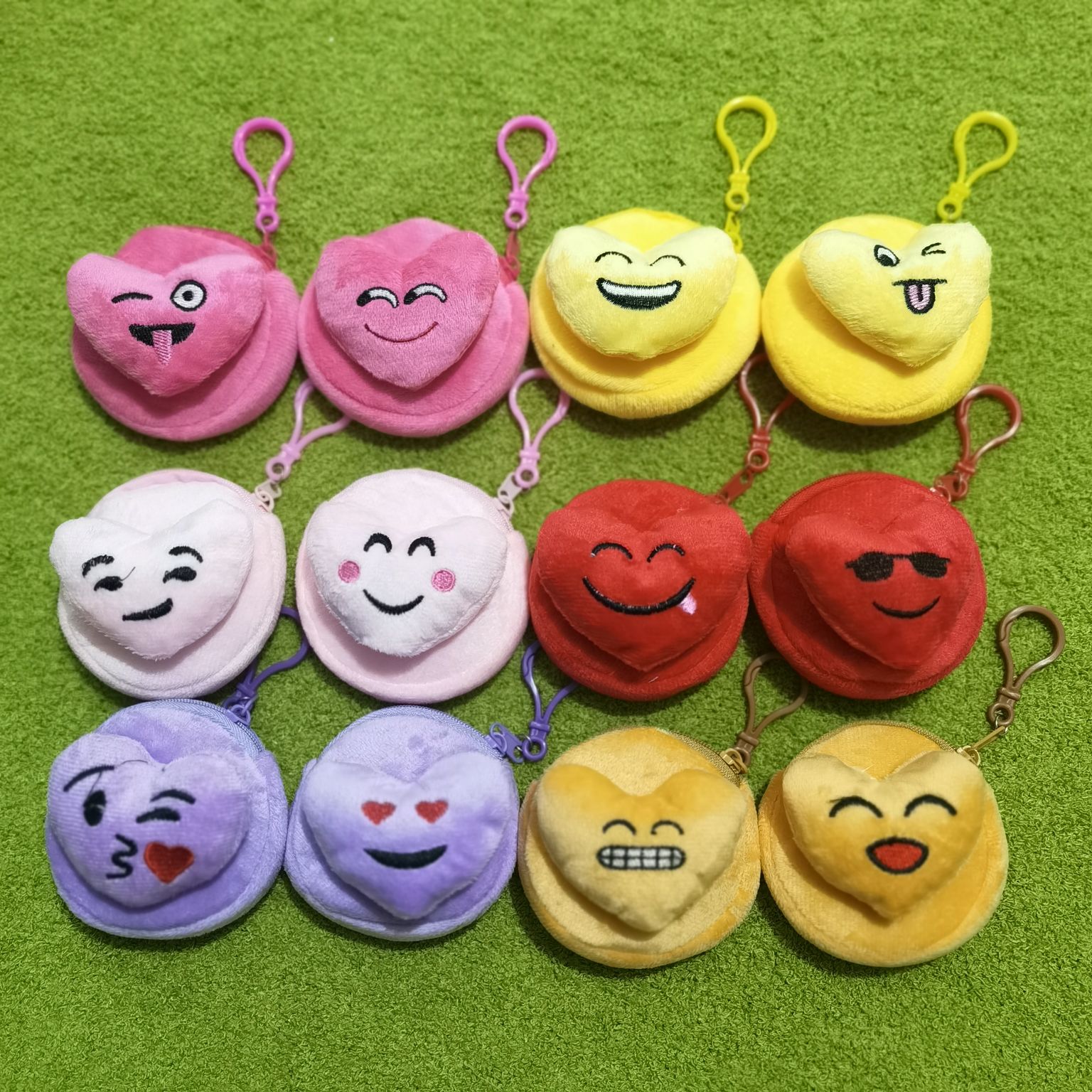 2022新款红色圆形爱心零钱包卡通刺绣情人节礼品批发厂家直销