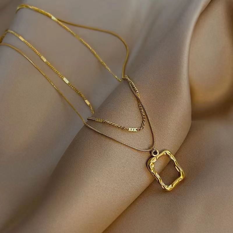 Xinchen Titanium Steel non-fading round brand necklace, women's collarbone chain, light luxury and niche design, 2022 new trendy sweater chain details Picture