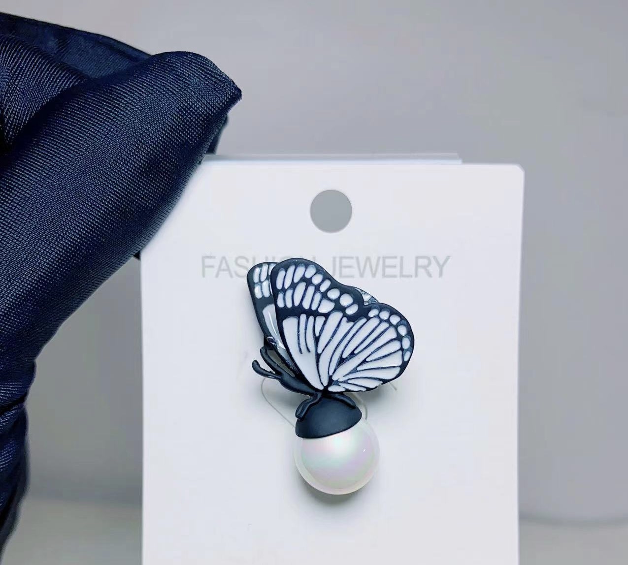 Butterfly brooch, small Fragrance, delicate and exquisite decoration, CAI Ni accessory model 059