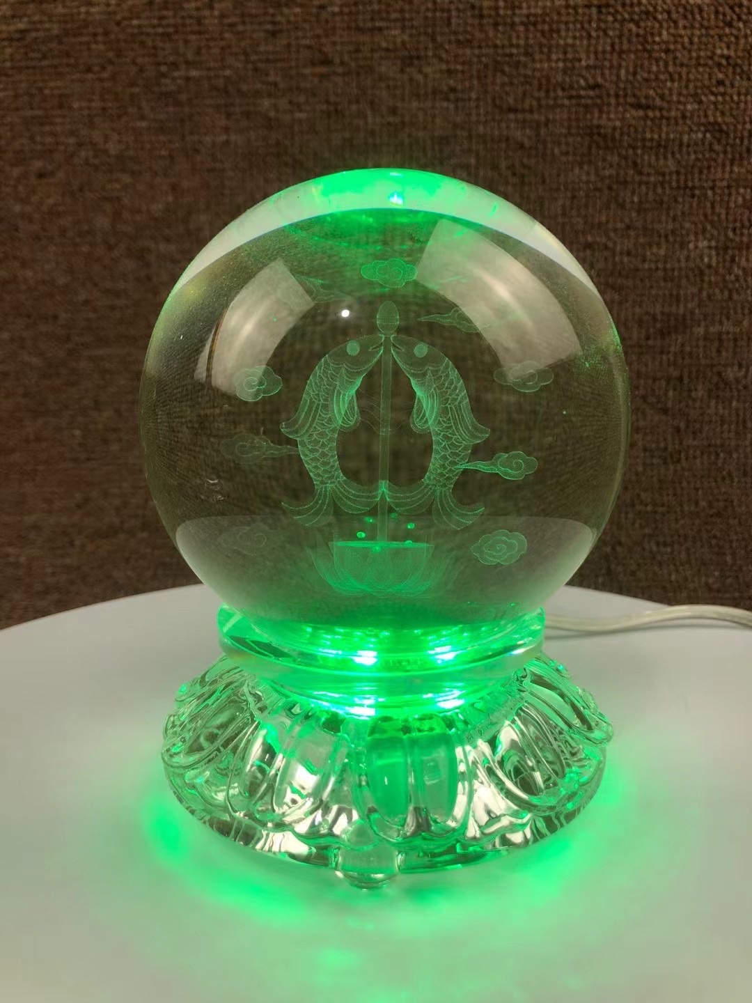 热卖款内雕水晶球带灯搭配水晶底座款式多尺寸都有