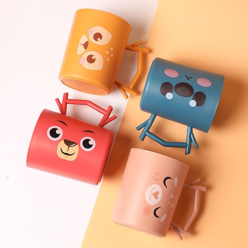 Factory direct sales of children's cups, antler creative cups, and new plastic cups. Available from street vendors and supermarkets Application Scenario