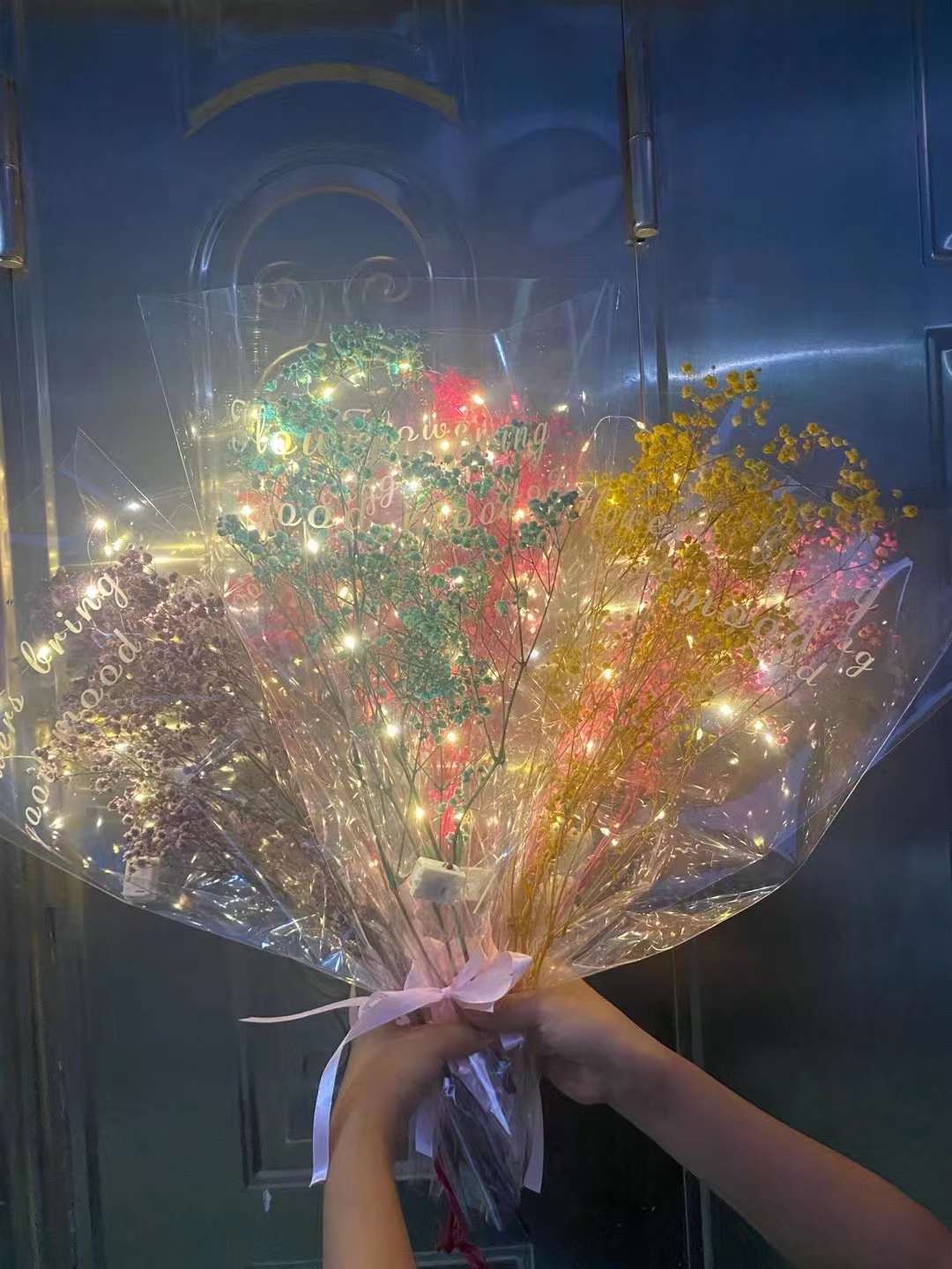 This is a popular gift for girls' birthdays on Teachers' Day and other festivals in foreign trade. It features a bouquet of dried starry flowers with lights. It is a must-have toy for teachers and girls' birthday parties. It is a dried starry flower LED light toy Item Picture
