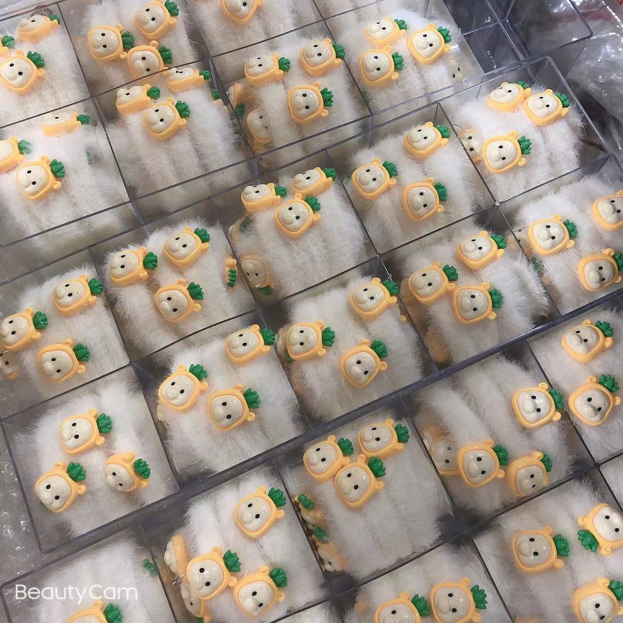 【100装】新款韩版时尚维尼熊毛绒发圈爆款磁铁情侣款皮筋头绳 Item Picture