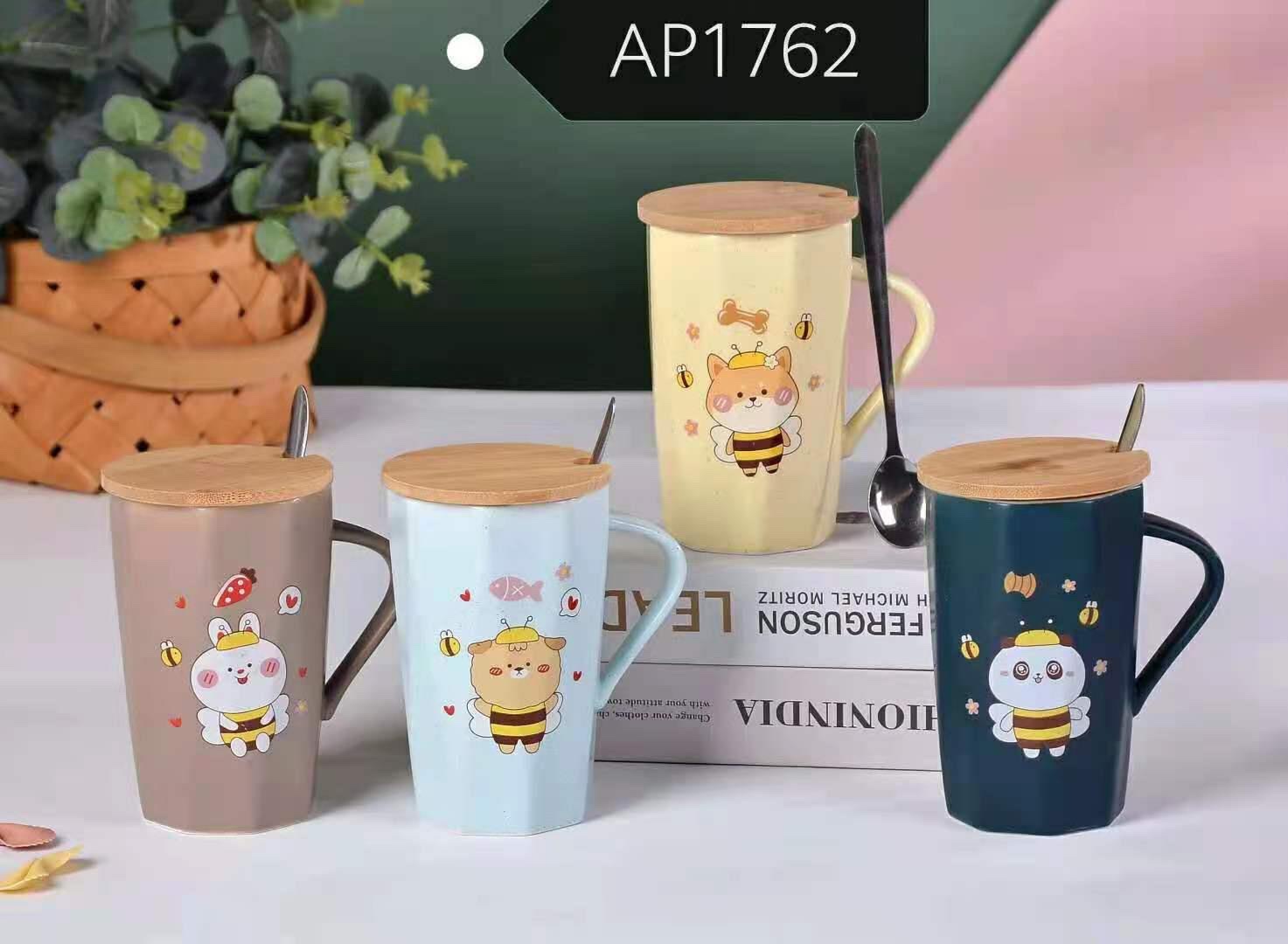 Creative ceramic water cups, cartoon covered spoon cups, opening small gifts, mugs, and street stall general merchandise sources