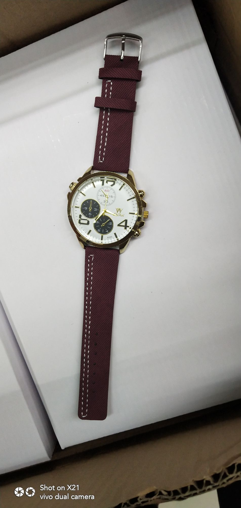Trendy and fashionable waterproof leather strap casual sports men's quartz watch Application Scenario