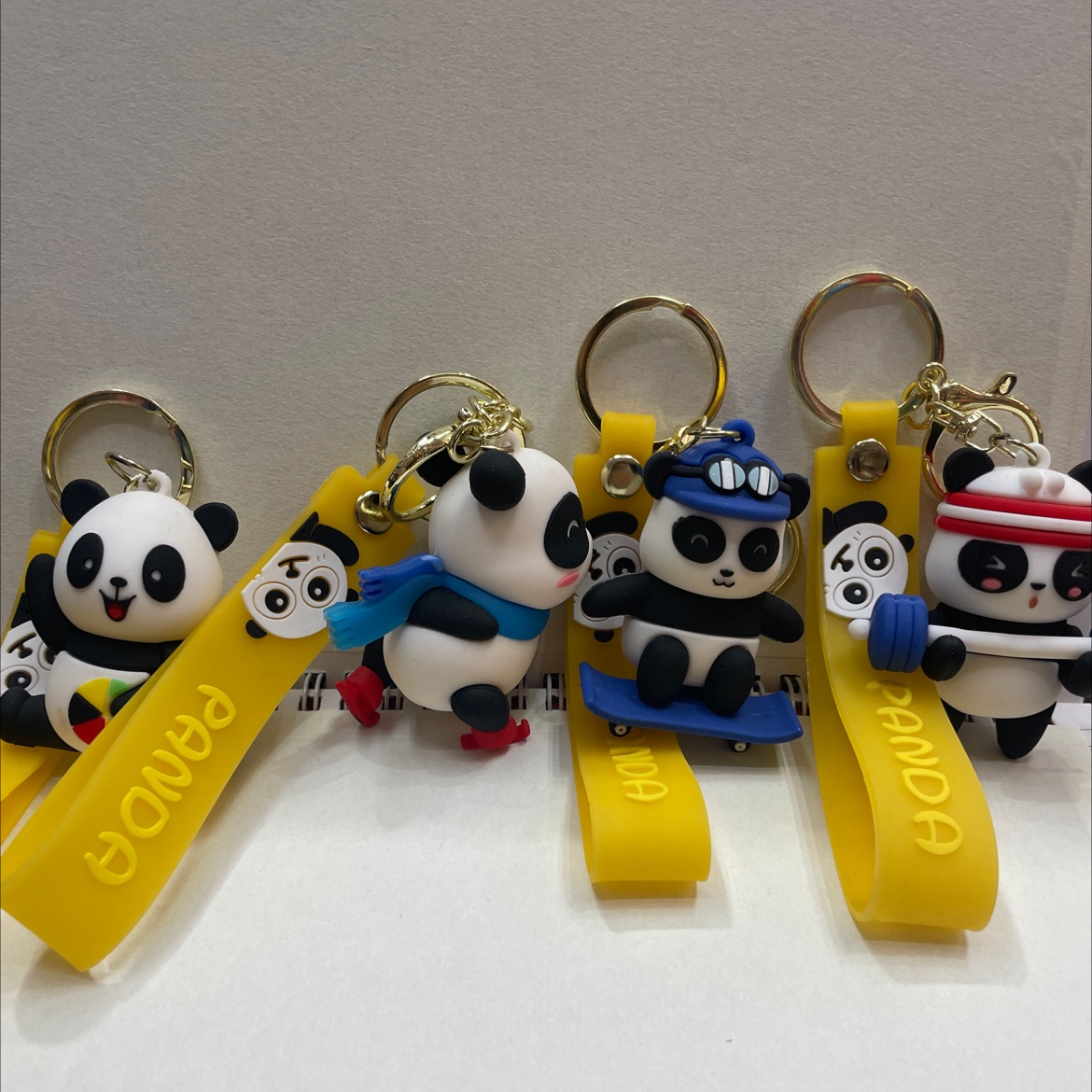 2023运动熊猫公仔钥匙扣女可爱包包挂饰新年钥匙链