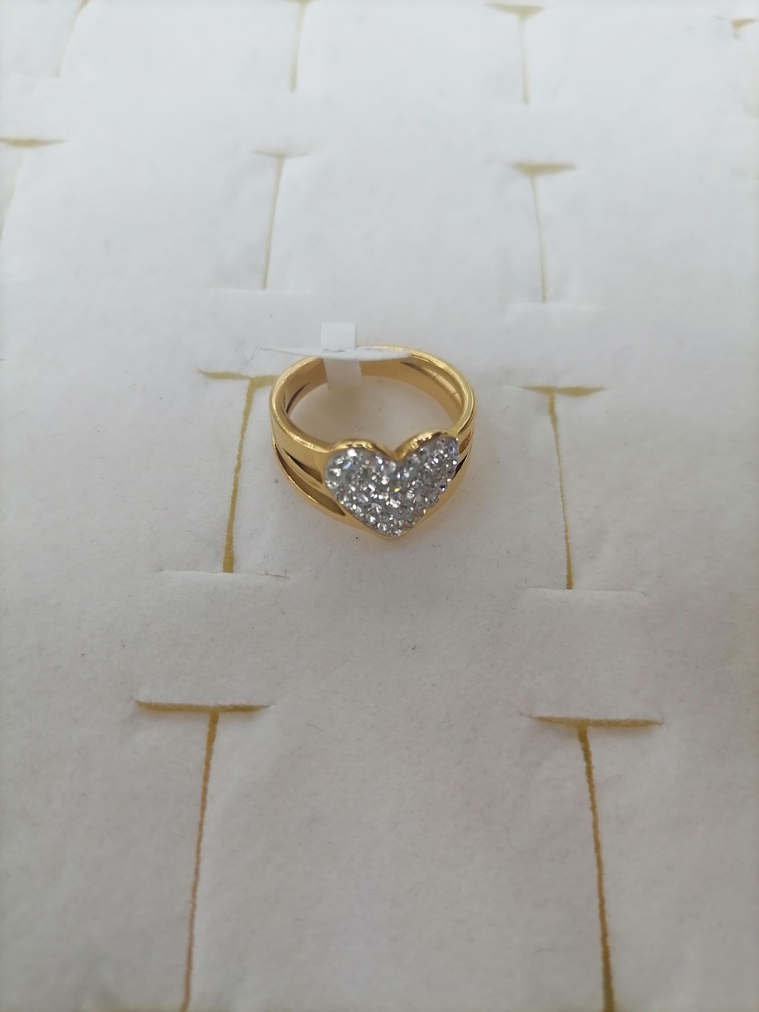 钛钢金色心形带钻戒指，红星饰品03-101