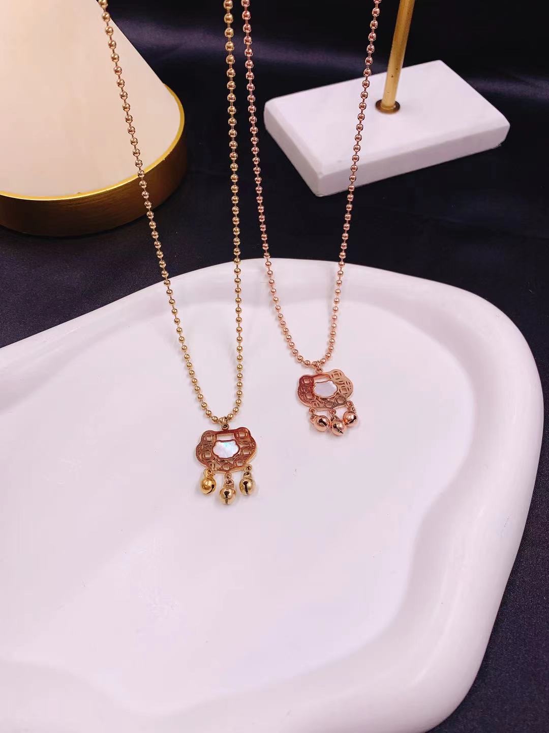 Titanium steel shell small lock necklace is a versatile, fashionable, trendy and personalized necklace from Baooulai Specification image