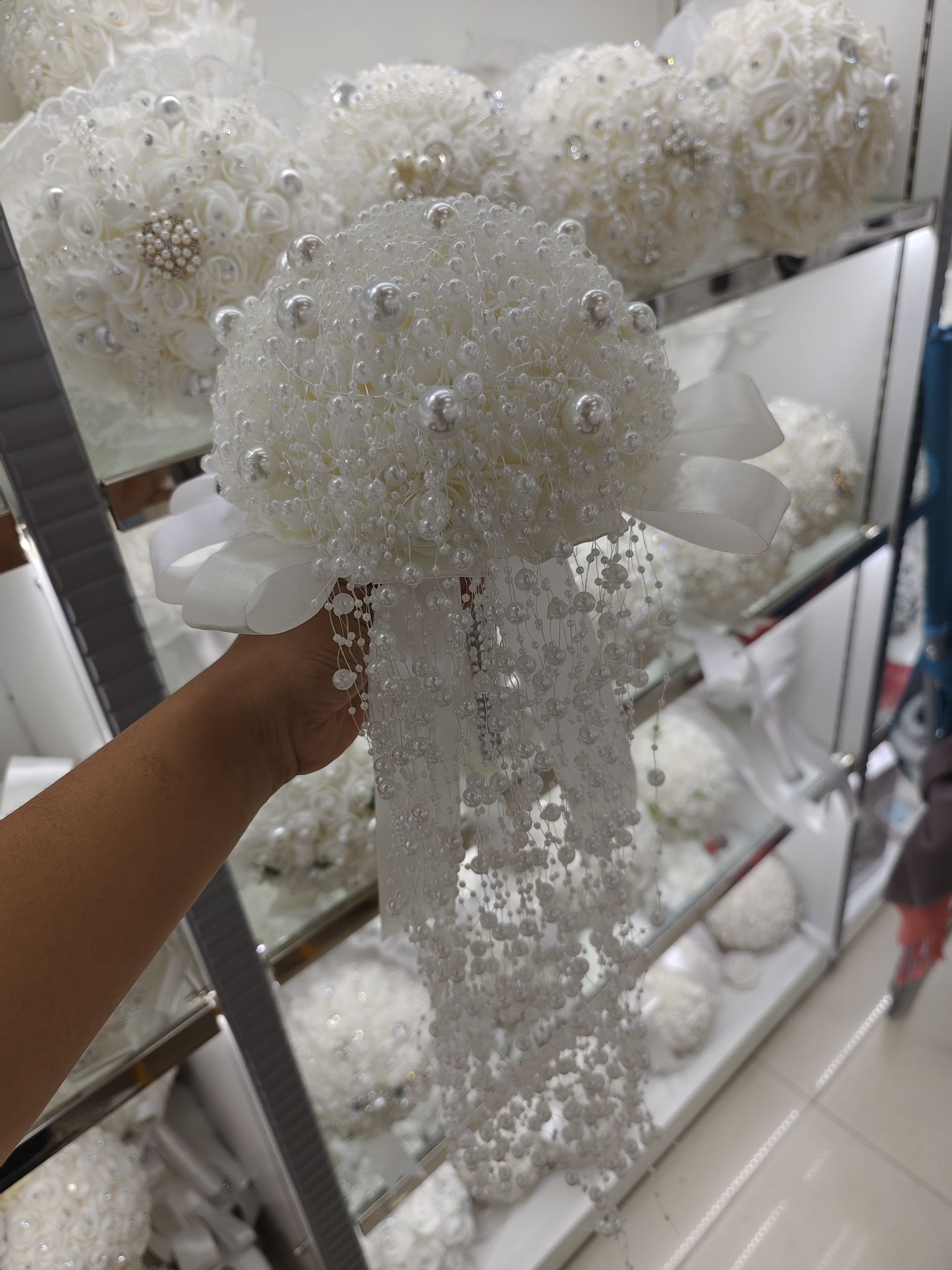 The bride's pearl ribbon, hand-held bouquet, hand-held flowers, wedding gifts for best friends, wedding supplies, bridesmaid bouquets, only love