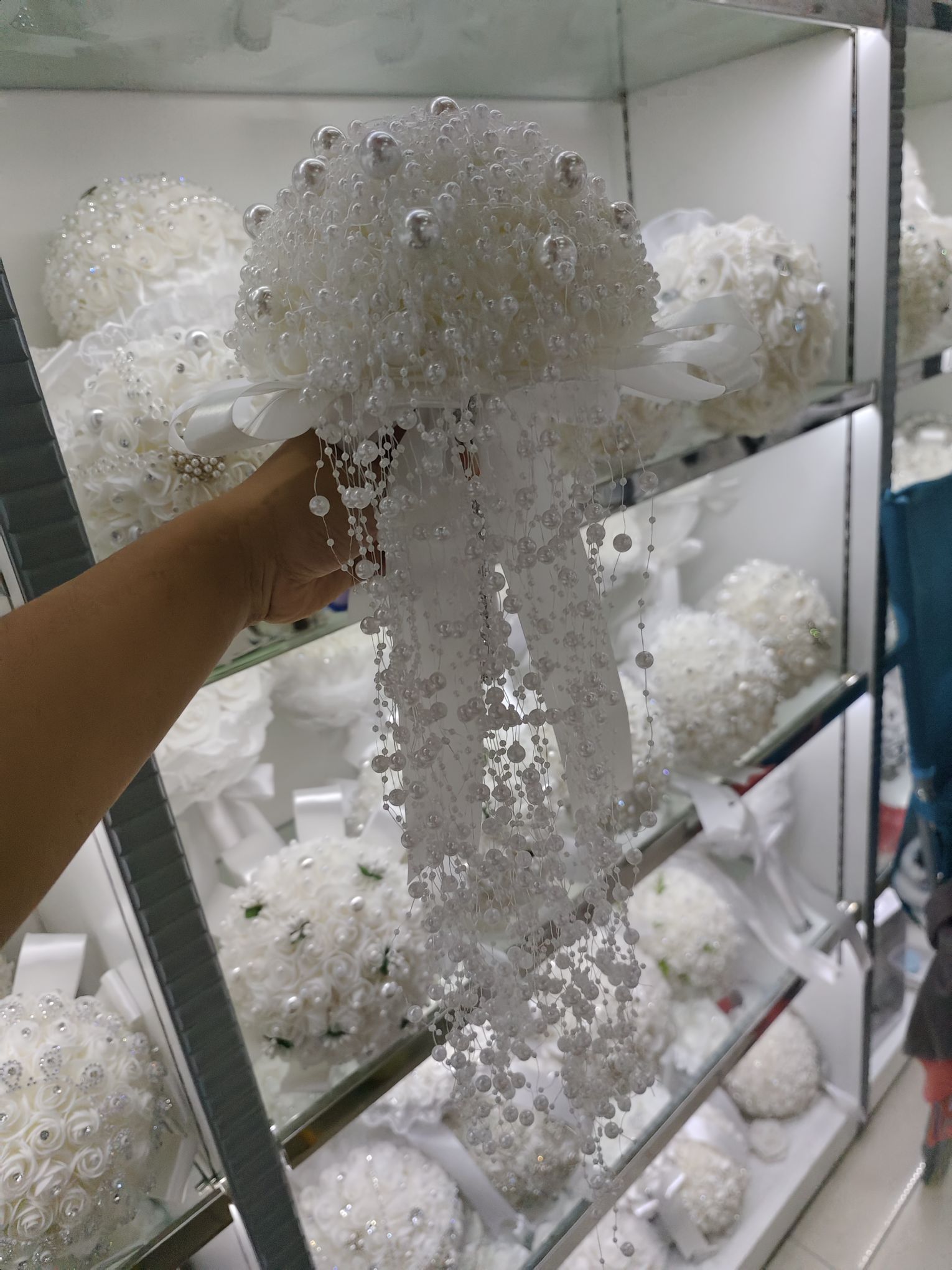 The bride's pearl ribbon, hand-held bouquet, hand-held flowers, wedding gifts for best friends, wedding supplies, bridesmaid bouquets, only love details Picture