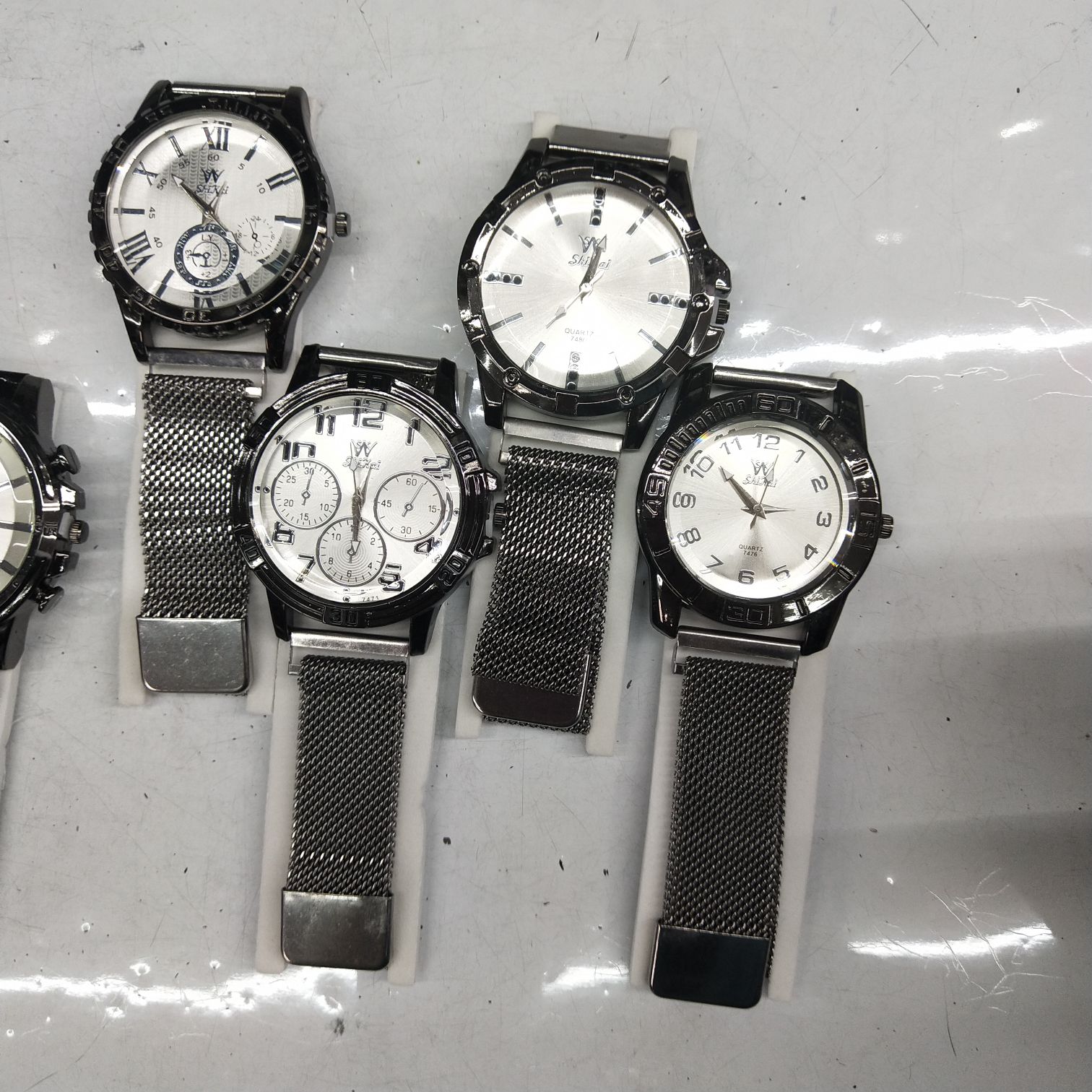 The exquisite and fashionable magnetic watch series for ladies is cute Specification image