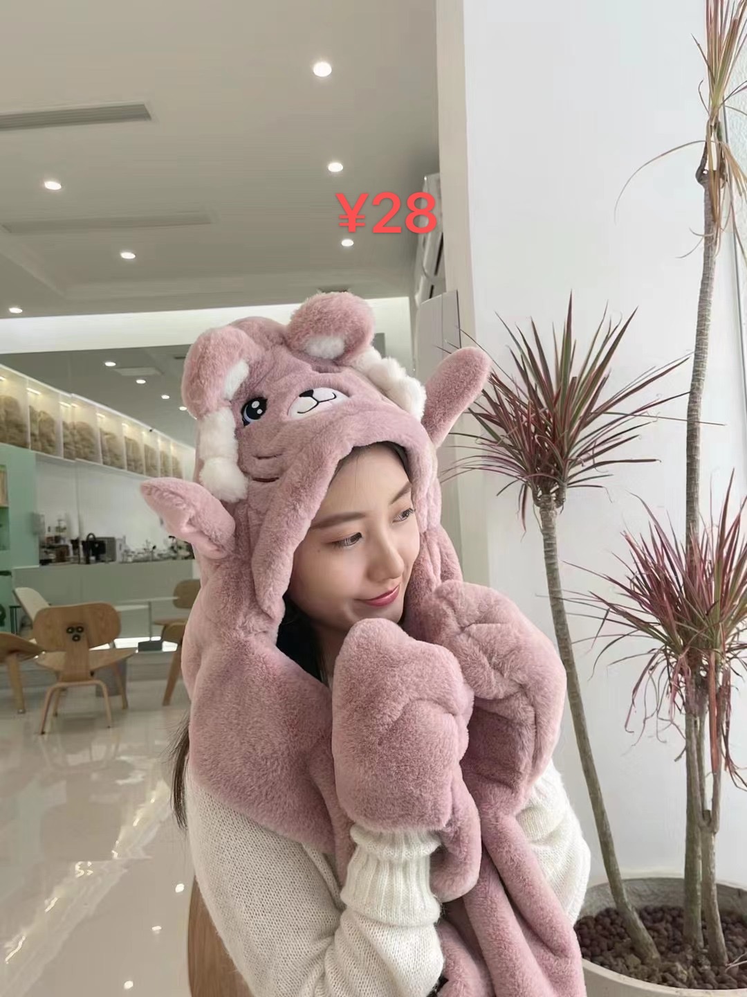 The cute little tiger hat, scarf and gloves three-in-one set with airbags and ears that can move 58 yuan, the same style as the Internet celebrity of Yuhan Accessories