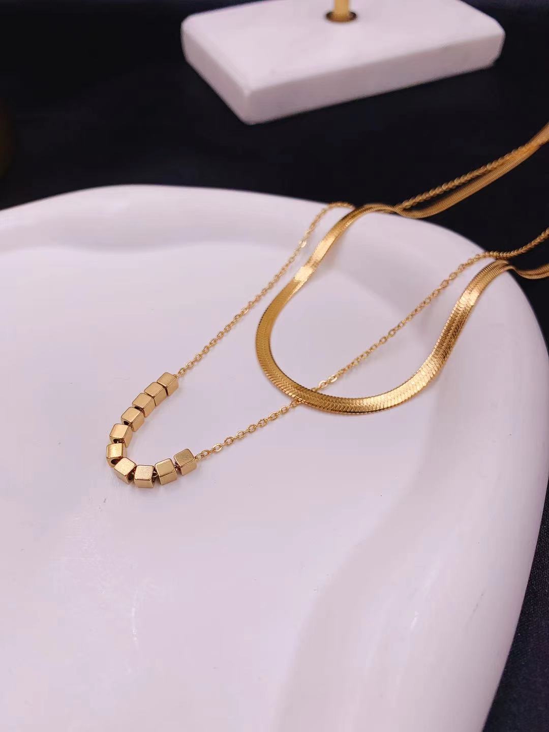 The titanium steel square necklace is versatile. It's a double-layer necklace that brings wealth from all directions and is very versatile details Picture