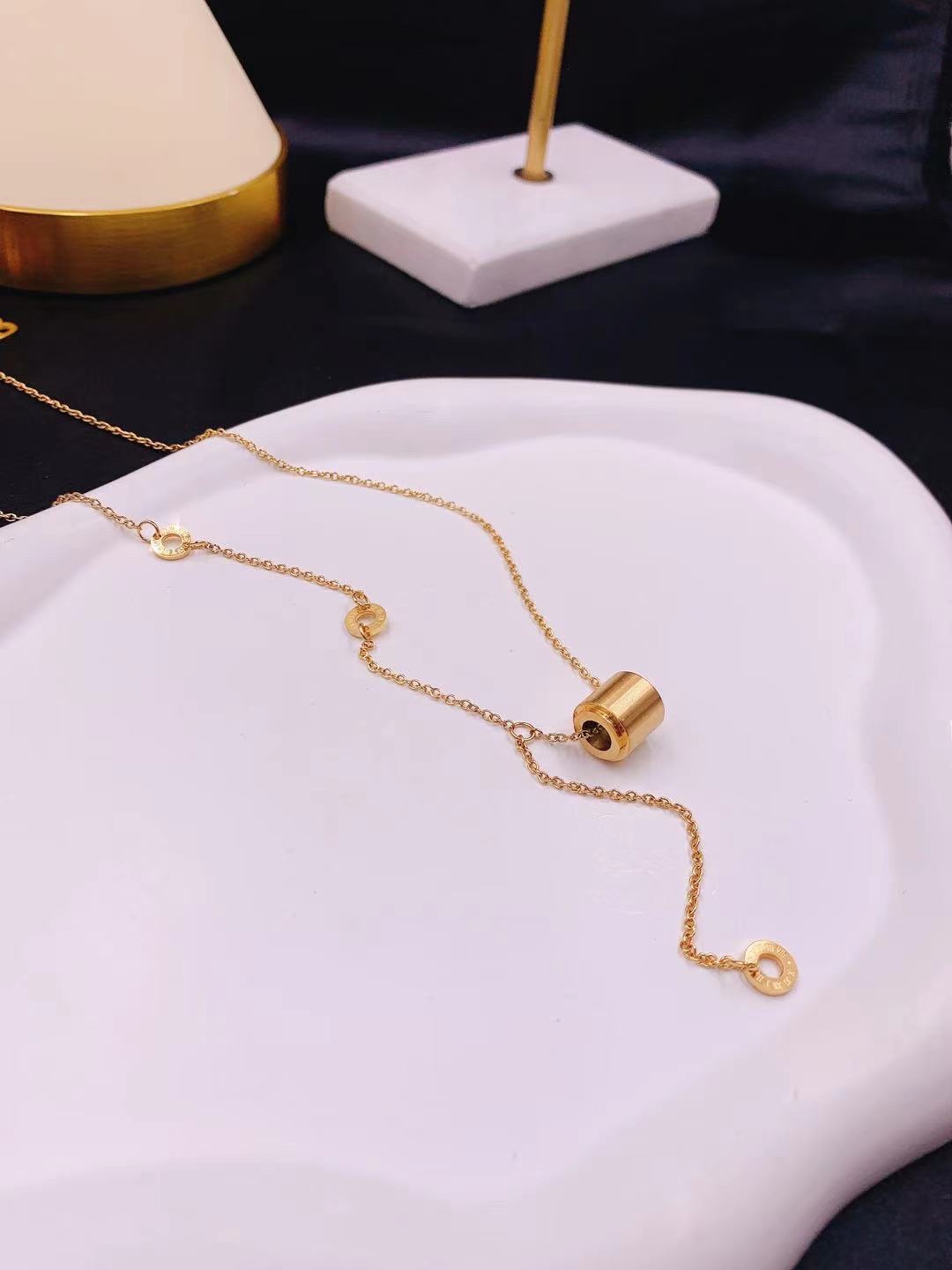 The roller necklace is versatile, fashionable, trendy and individualistic. Subao Oulaibao Oulaibao Oulaibao Specification image