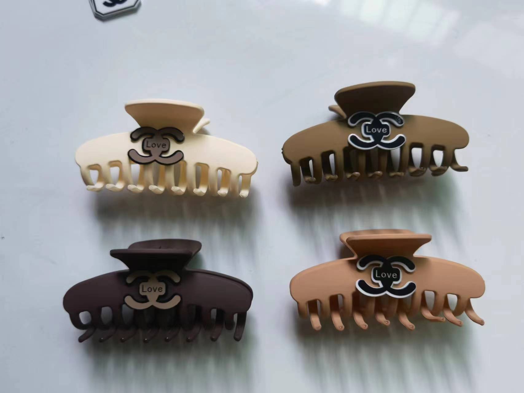 Haishen Accessories, a popular and trendy Korean-style fashionable rubber milk tea-colored plastic hair clip with accessories, shark clip, square semi-circular arc shape Item Picture