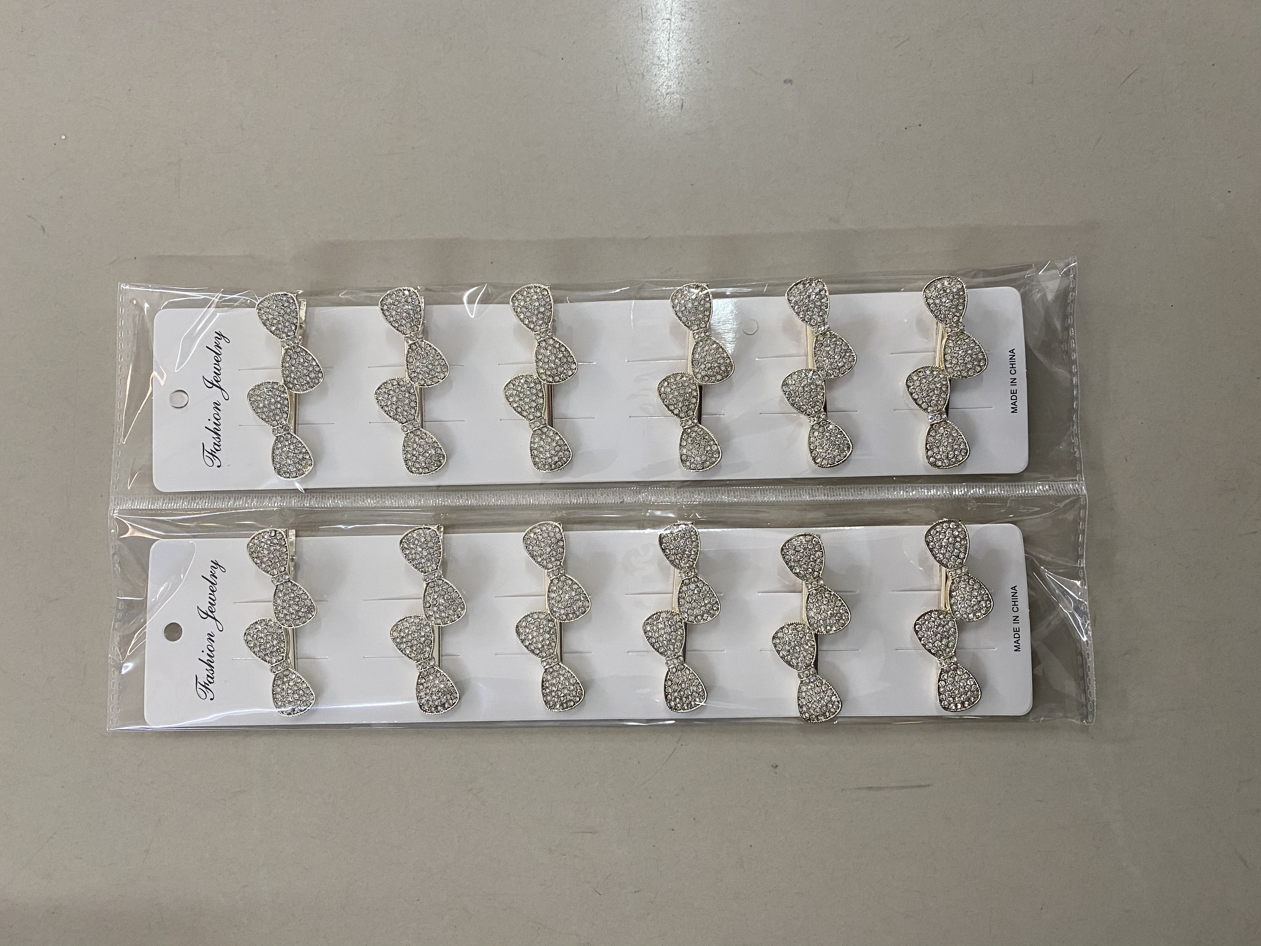 Alloy duck clip double bow tie