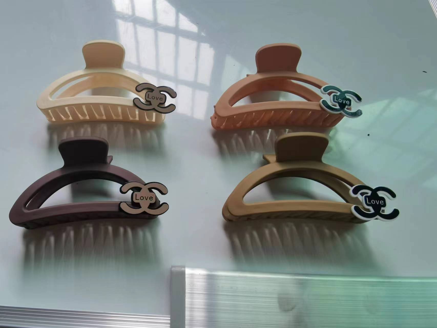 Haishen Accessories, a popular and trendy Korean-style fashionable rubber milk tea-colored plastic hair clip with accessories, shark clip, square semi-circular arc shape Specification image