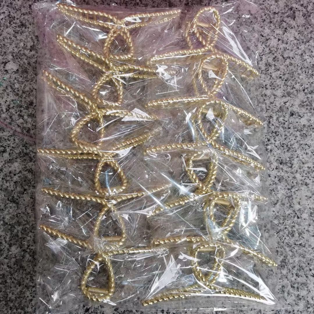 Haishen Jewelry's popular alloy hair clip, 11 cm, matte gold, popular fashion, classic alloy hair clip, cross shark clip, square, semi-circular arc Application Scenario