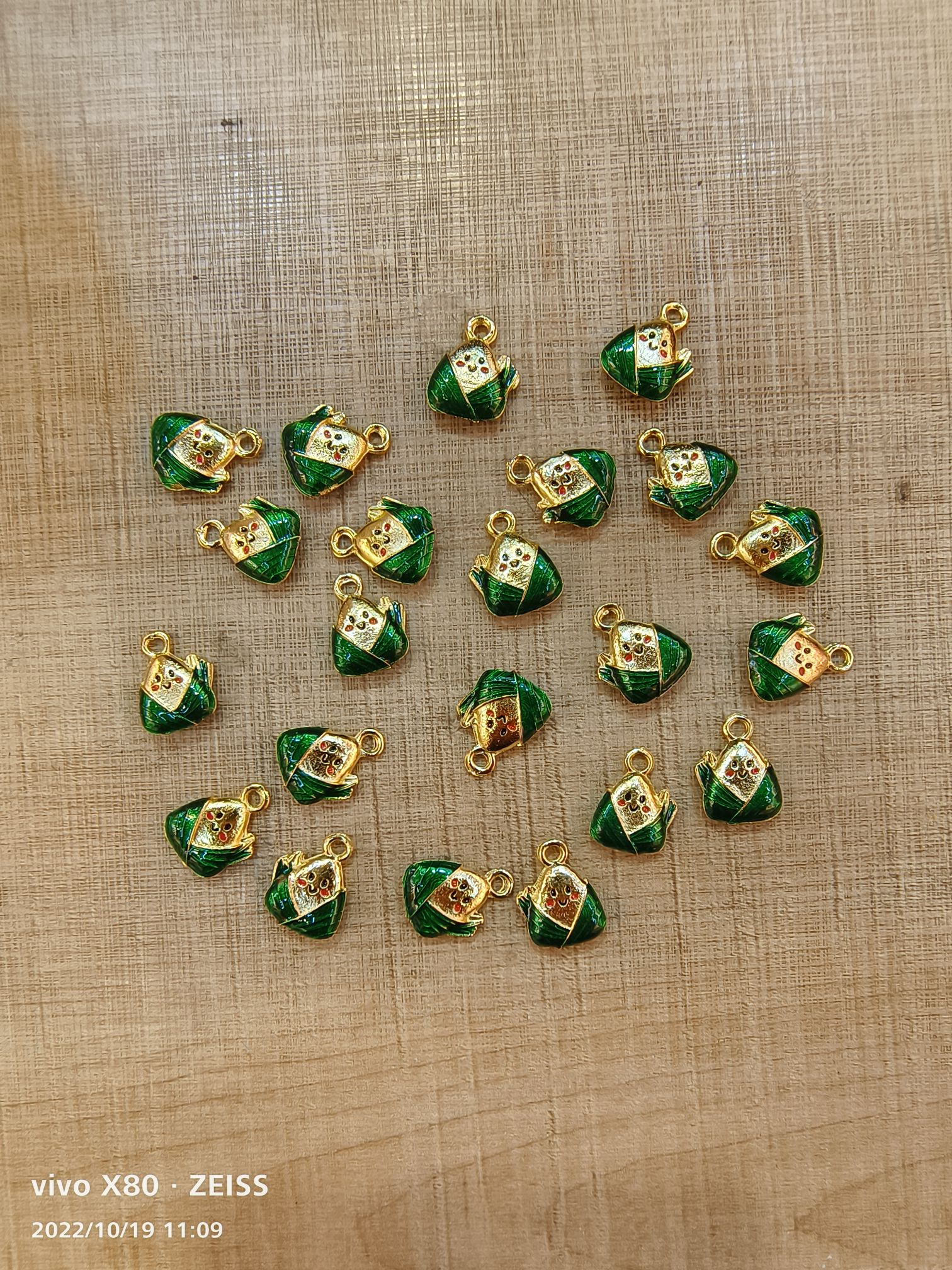 合金电镀滴油笑脸粽子配件