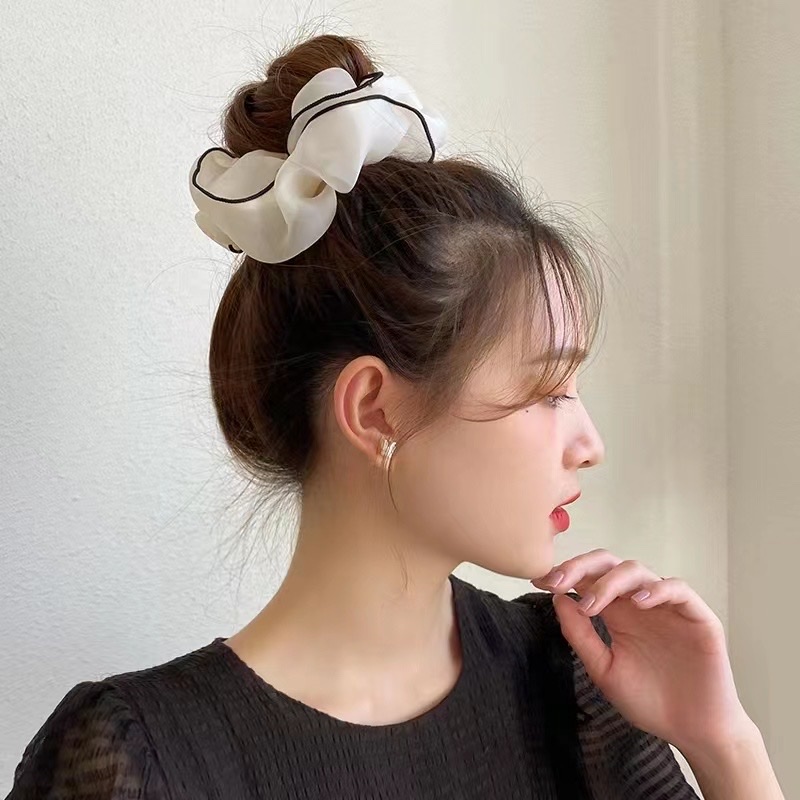 Yuhan Accessories, the same style as the Internet celebrity, stylish and fashionable solid color six-color large intestine circle, bun head, low ponytail hair band, 53 Application Scenario