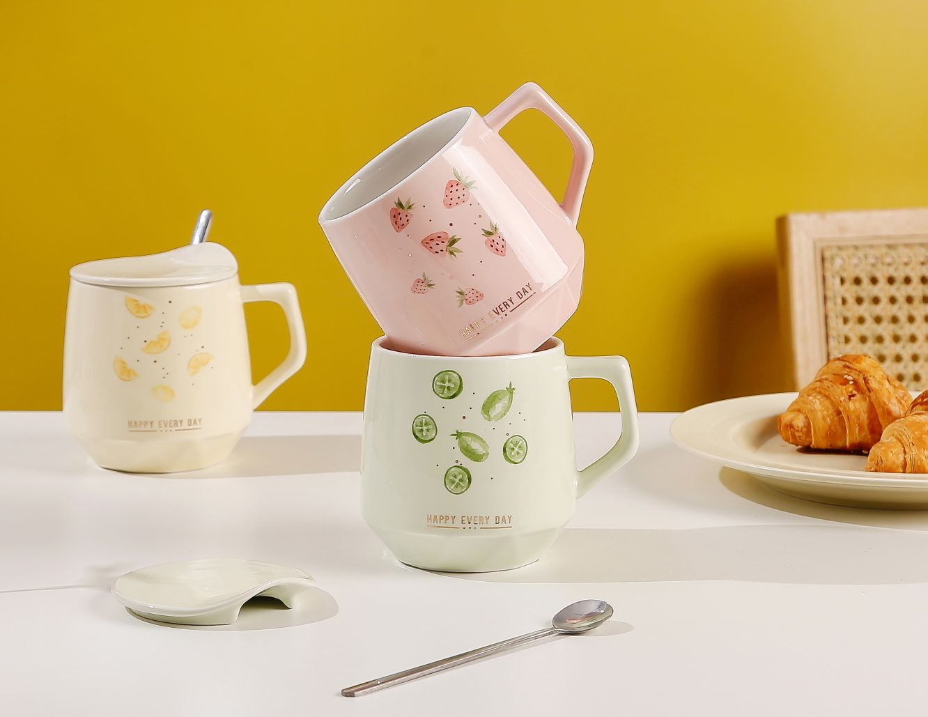 Mug with lid, spoon, office high appearance level cup, girls' home ceramic coffee water cup, souvenir