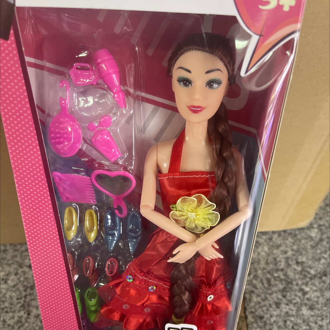 Welcome to purchase the new 2022-5A doll set with accessories. The dolls are solid and the hair is randomly selected. details Picture