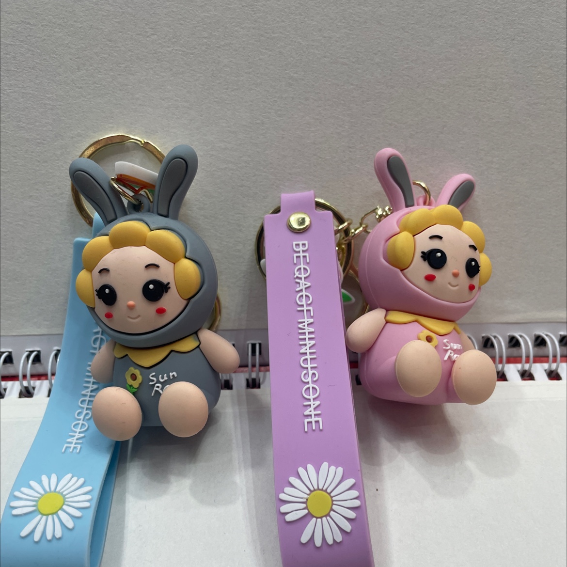 网红小兔钥匙扣精致女可爱书包挂件公仔小饰品汽车钥匙链挂饰
