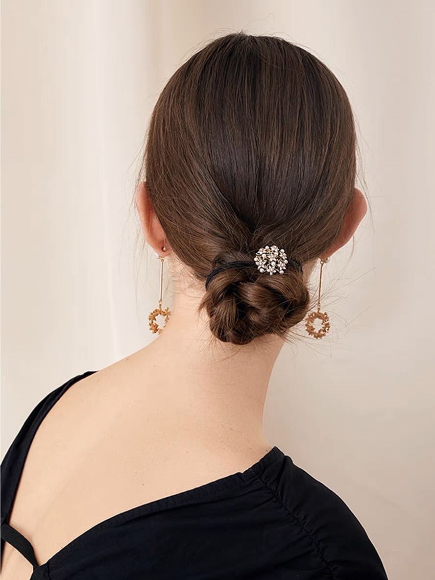 Emilia's new Korean hair tie, a popular female Internet celebrity, features a thousand-bird checkered pearl hair tie, a hair band, a forest-style bun hair accessory, and a hair band for women 019 details Picture