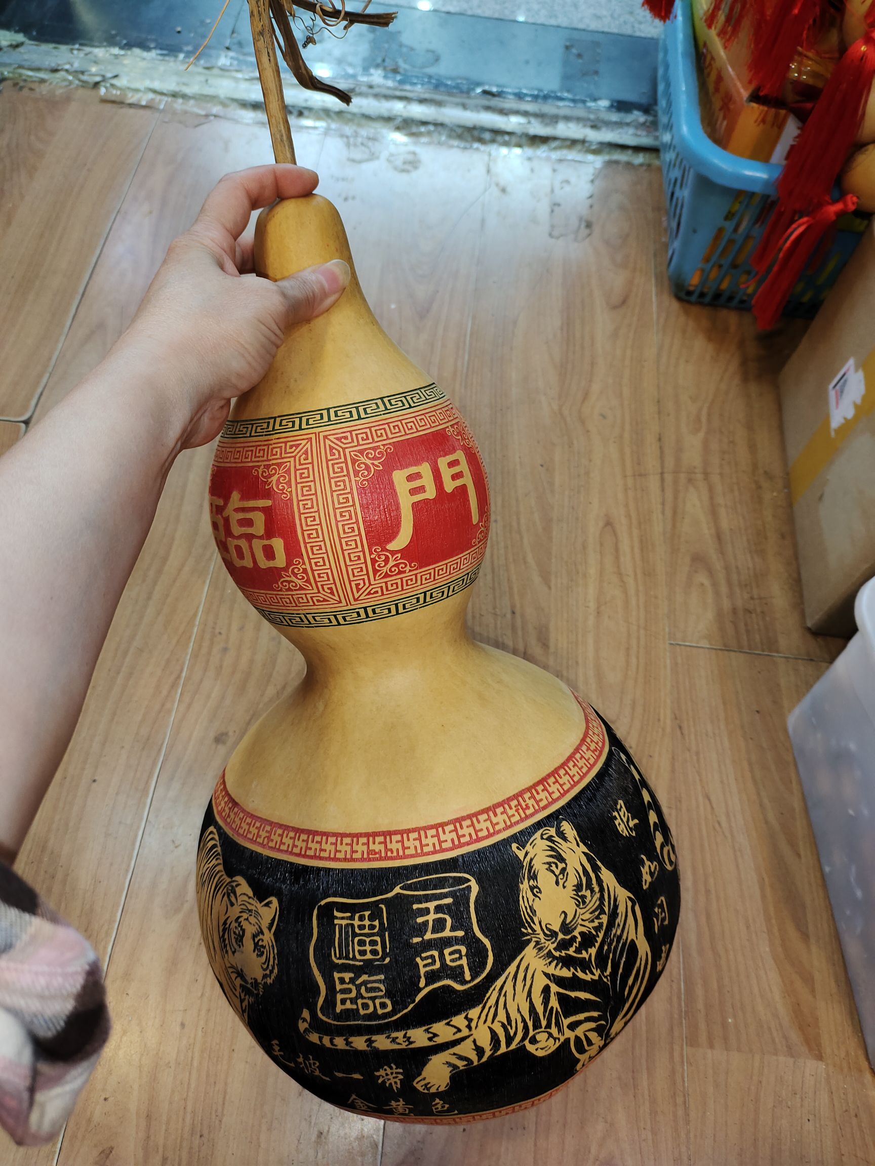 A large natural gourd carved with the Five Emperors' coins brings wealth and treasures Item Picture