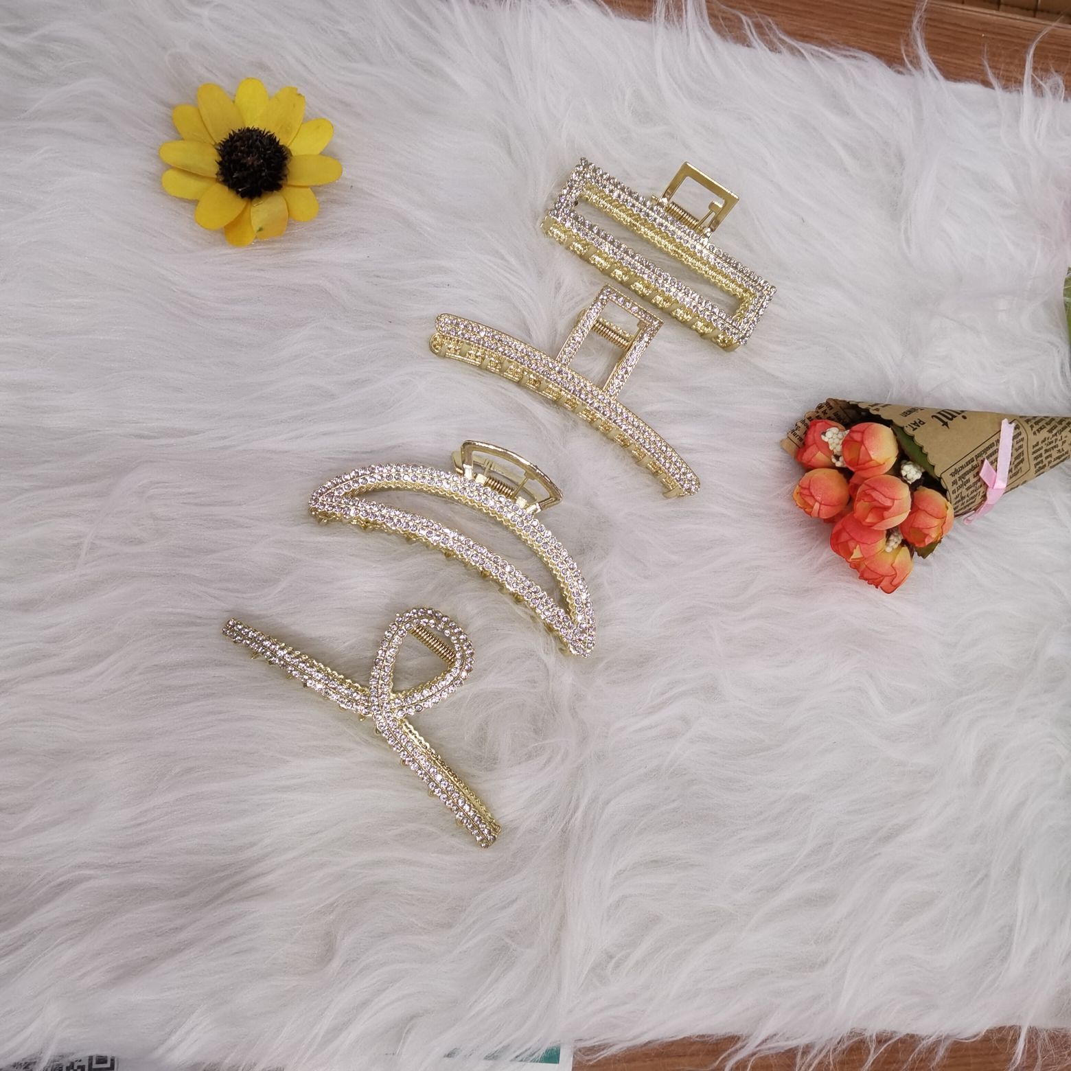 A 11-centimeter double-row diamond alloy semi-circle, a popular and trendy Korean-style fashion item from Haishen Jewelry details Picture