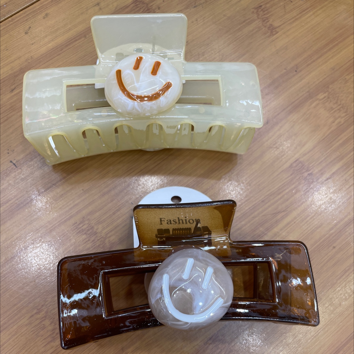 Large Rectangular Clip With Jelly-Colored Smiley Face 😃 Clip full figure