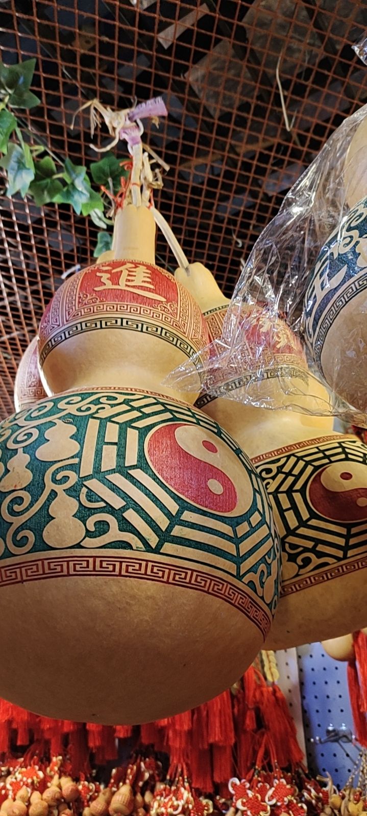 A large natural gourd carved with the Five Emperors' coins brings wealth and treasures Application Scenario