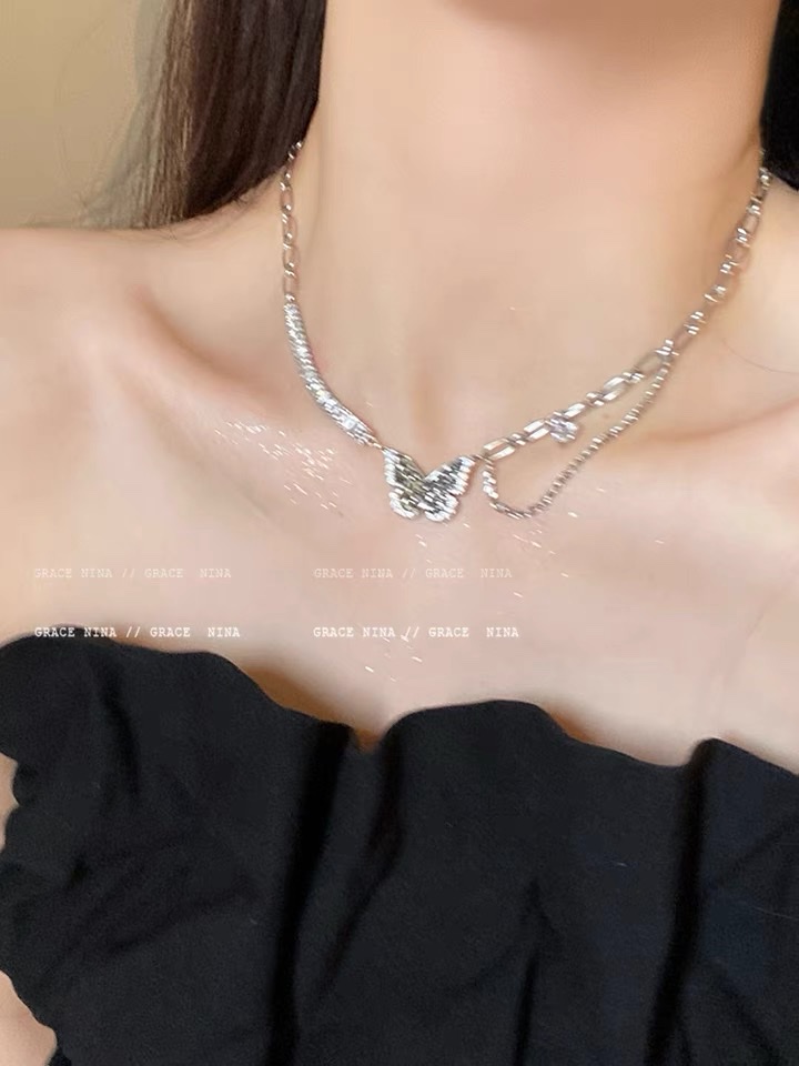 Black zircon butterfly pendant necklace for women's Summer 2022, a versatile collarbone chain, a light luxury and niche patchwork accessory with grapefruit ears Application Scenario