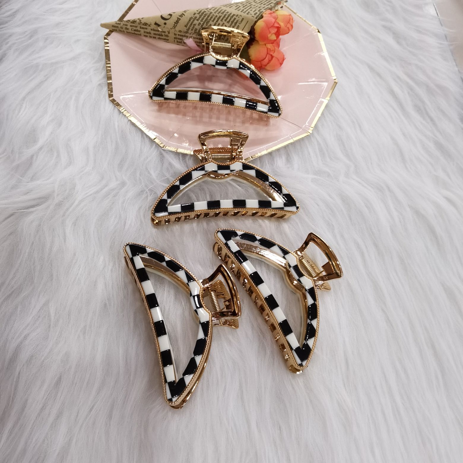 This is a popular and trendy item from Haishen jewelry. It features an alloy gold-plated base, a double-layer Korean style, and a classic and fashionable black and white checkered pattern Application Scenario