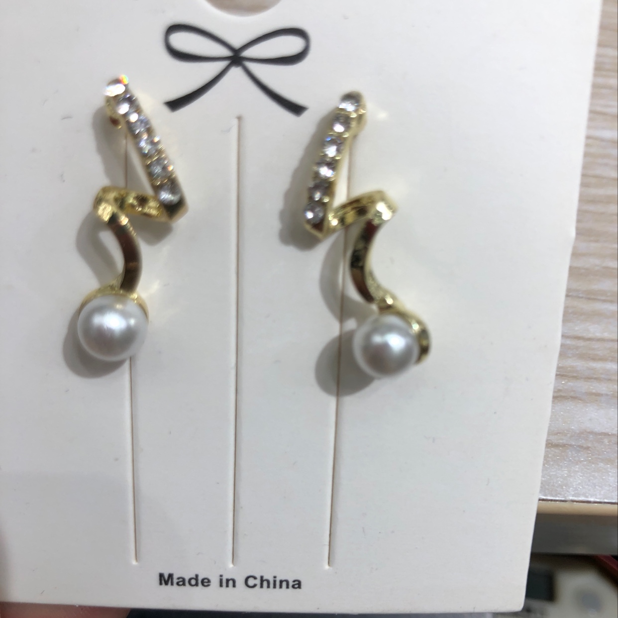 迷你版型号的金色银色珍珠白色水钻线条耳环好