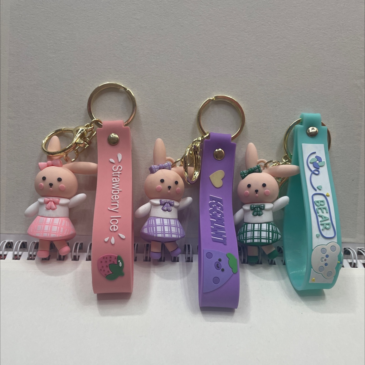 钥匙扣格子兔PVC软胶硅胶diy卡通玩偶摆件3d立体公仔锁匙扣挂件定做
