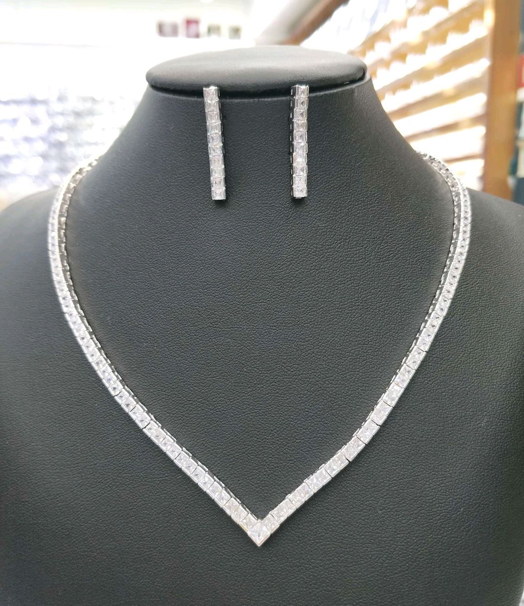 Golden Dream Beauty's light luxury, fashionable and trendy high-end European and American full zircon set chain TL-14 Application Scenario