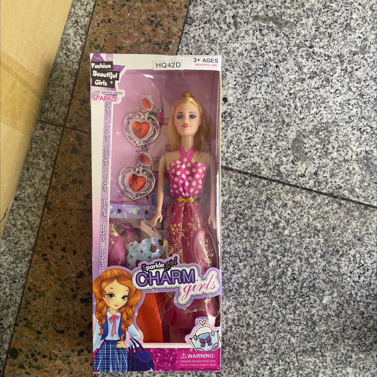 The doll set comes with accessories. 11.5-inch doll with earrings accessory box I product. Take a look when you have time. Welcome everyone to purchase. Application Scenario