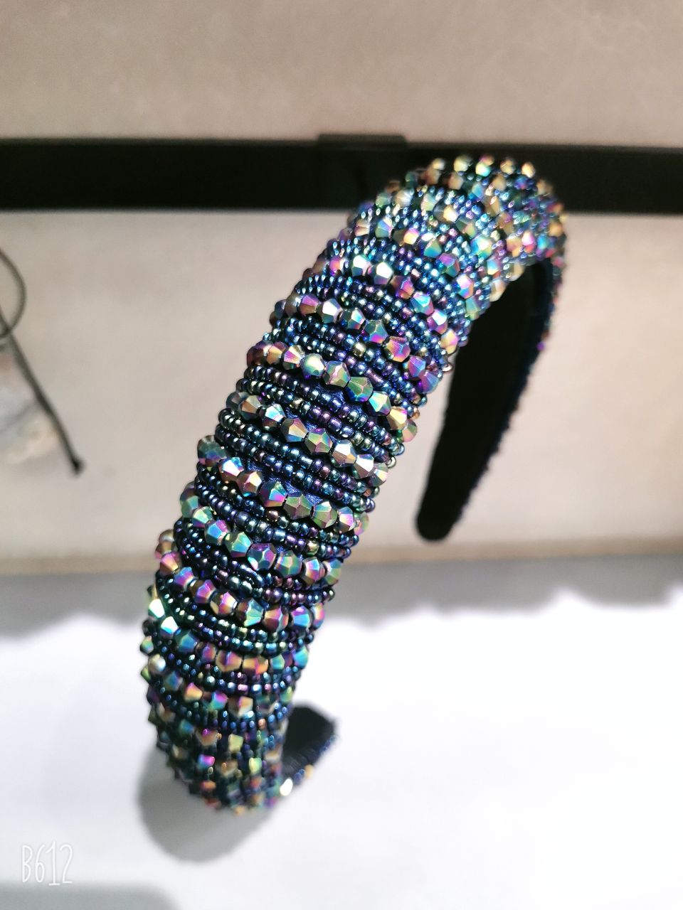 High-end Korean-style retro black rhinestone headband with a high-end feel, anti-slip and hair-pressing headband with a head hole detail image 3