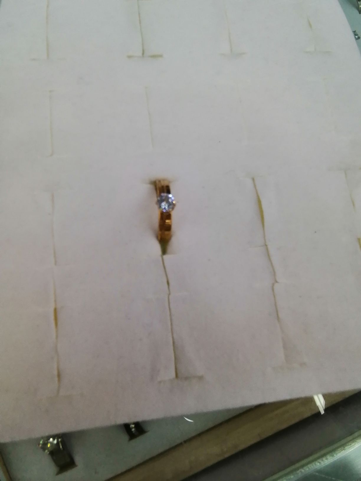 Titanium steel gold half printed and half flat, six-prong diamond series, Red Star Jewelry 004-022 Specification image