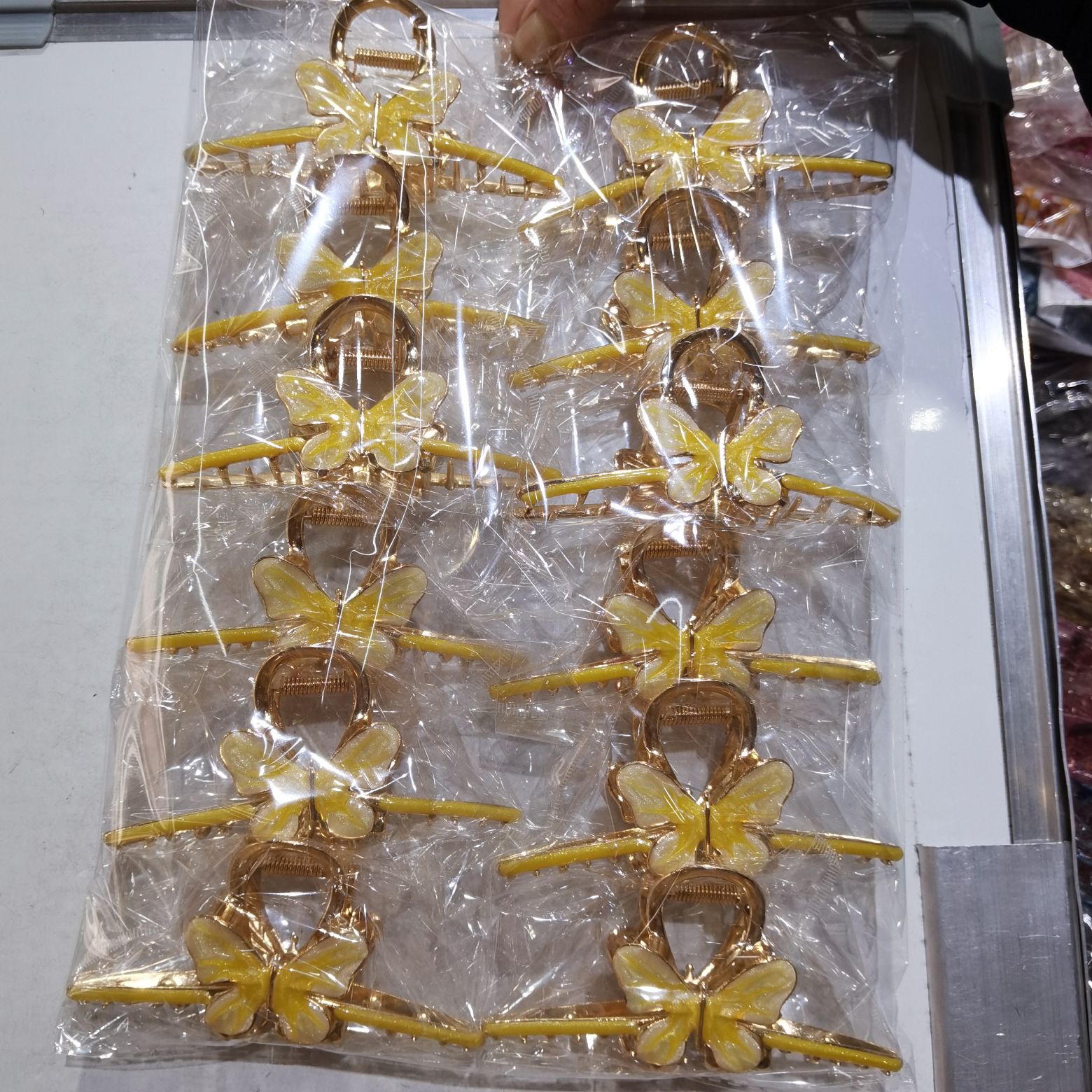 Haishen jewelry, a popular and trendy item, is a 11-centimeter alloy in milk tea color for ladies Item Picture