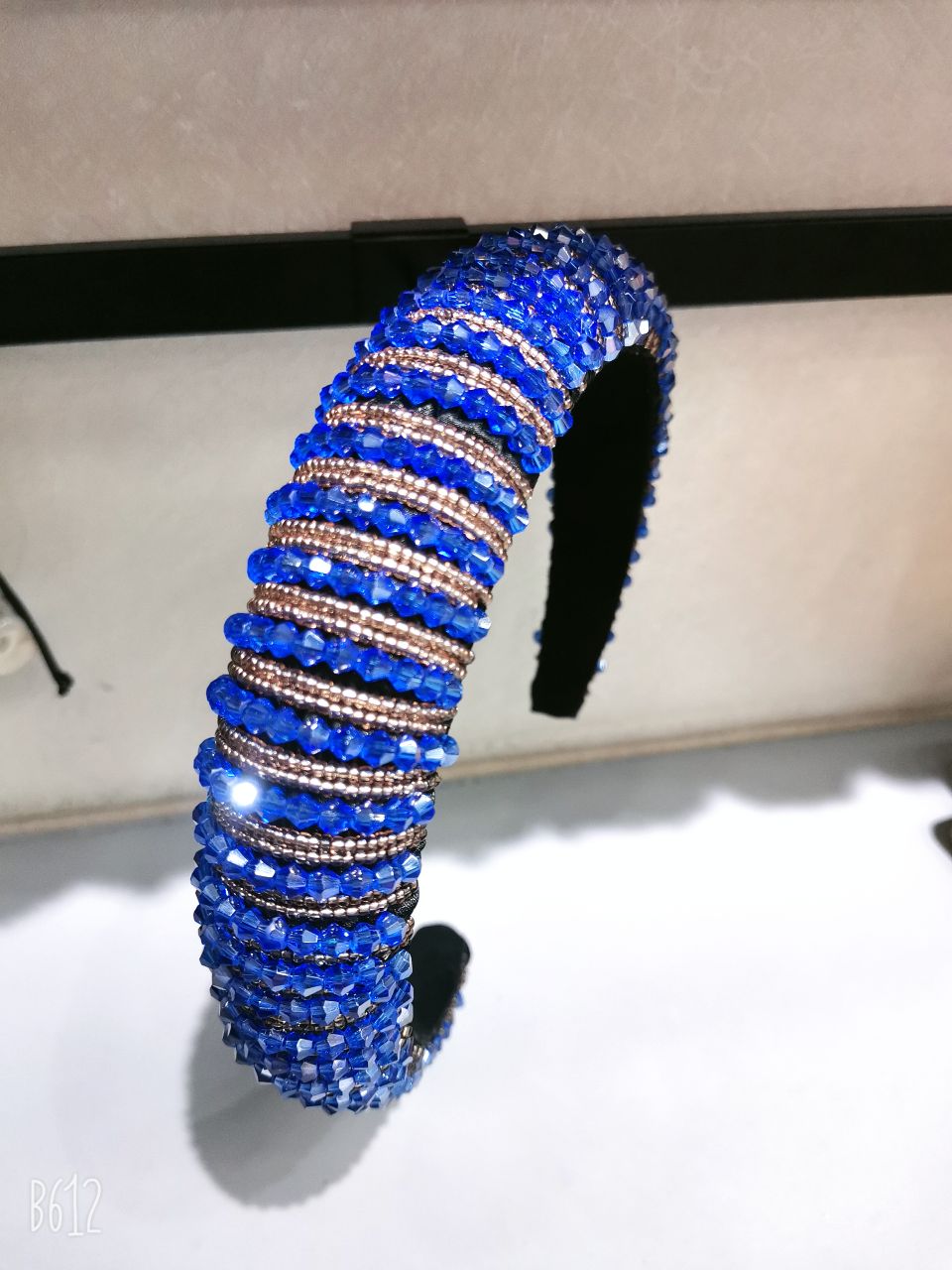 High-end Korean-style retro black rhinestone headband with a high-end feel, anti-slip and hair-pressing headband with a head hole detail image 6