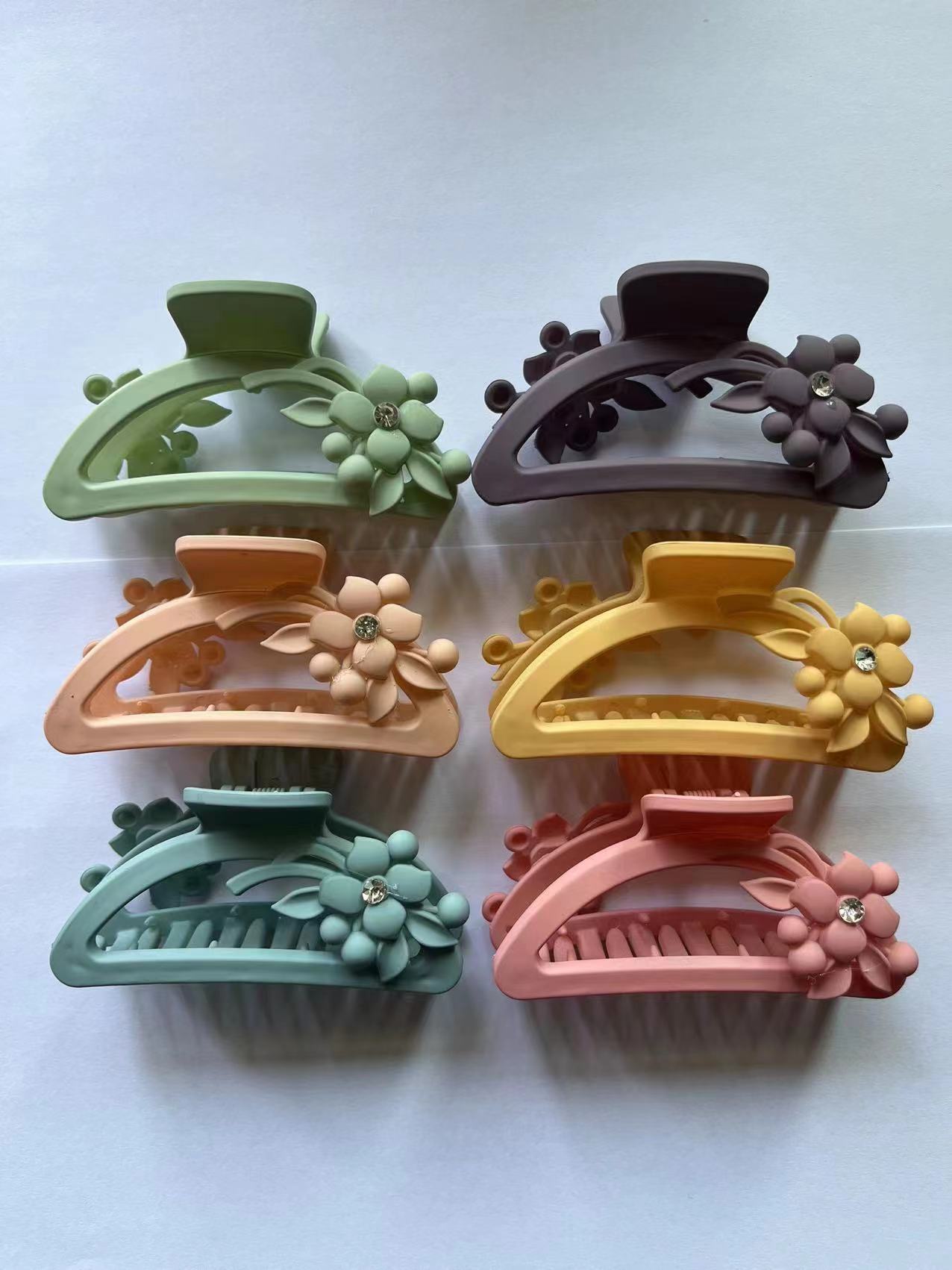 Haishen jewelry is a popular and trendy Korean style fashion classic rubber six-color double-sided floral accessory with rhinestones details Picture