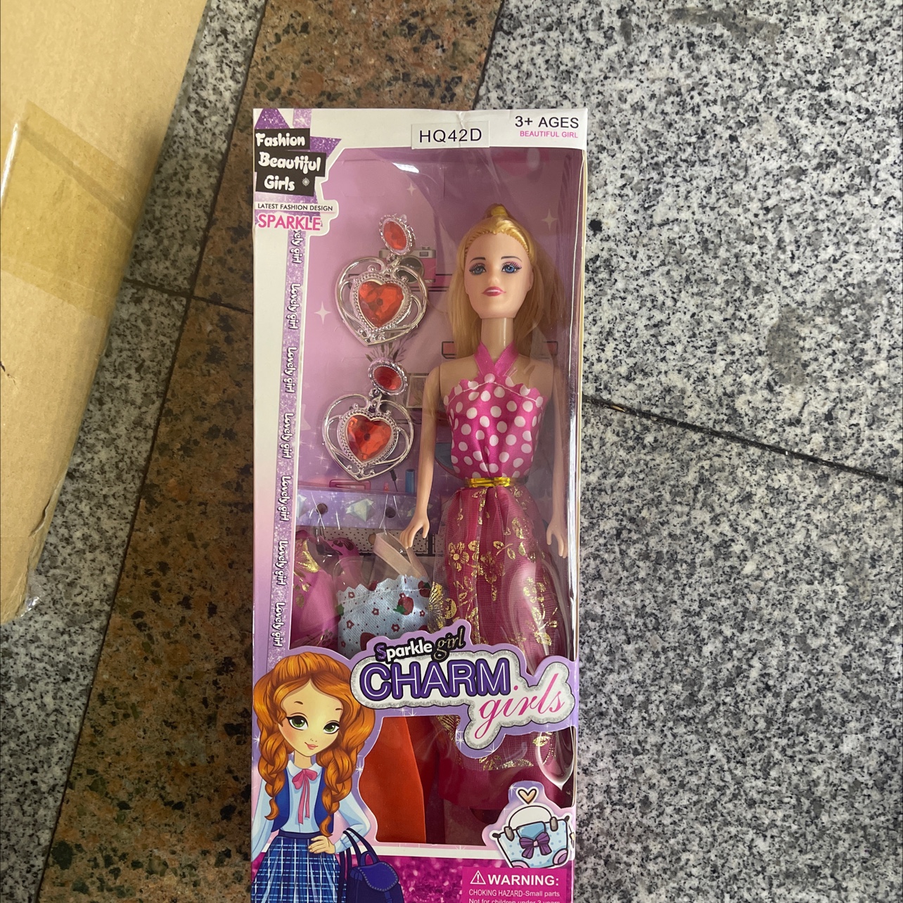 The doll set comes with accessories. 11.5-inch doll with earrings accessory box I product. Take a look when you have time. Welcome everyone to purchase. Item Picture