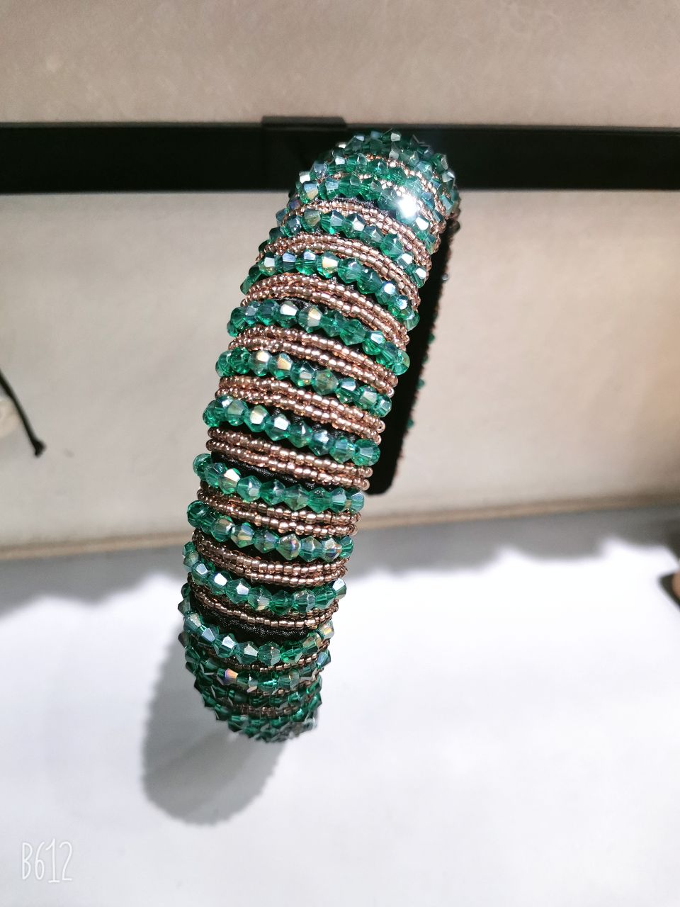 High-end Korean-style retro black rhinestone headband with a high-end feel, anti-slip and hair-pressing headband with a head hole detail image 5