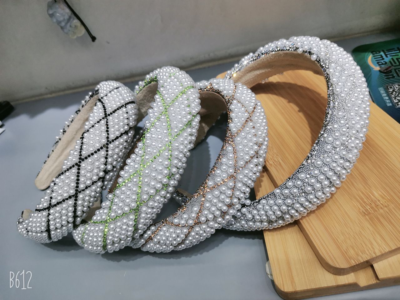 The 2022 new style of the fairy pearl headband for Japanese and Korean wedding outfits, wide-press hair wedding dress and hair accessories 4