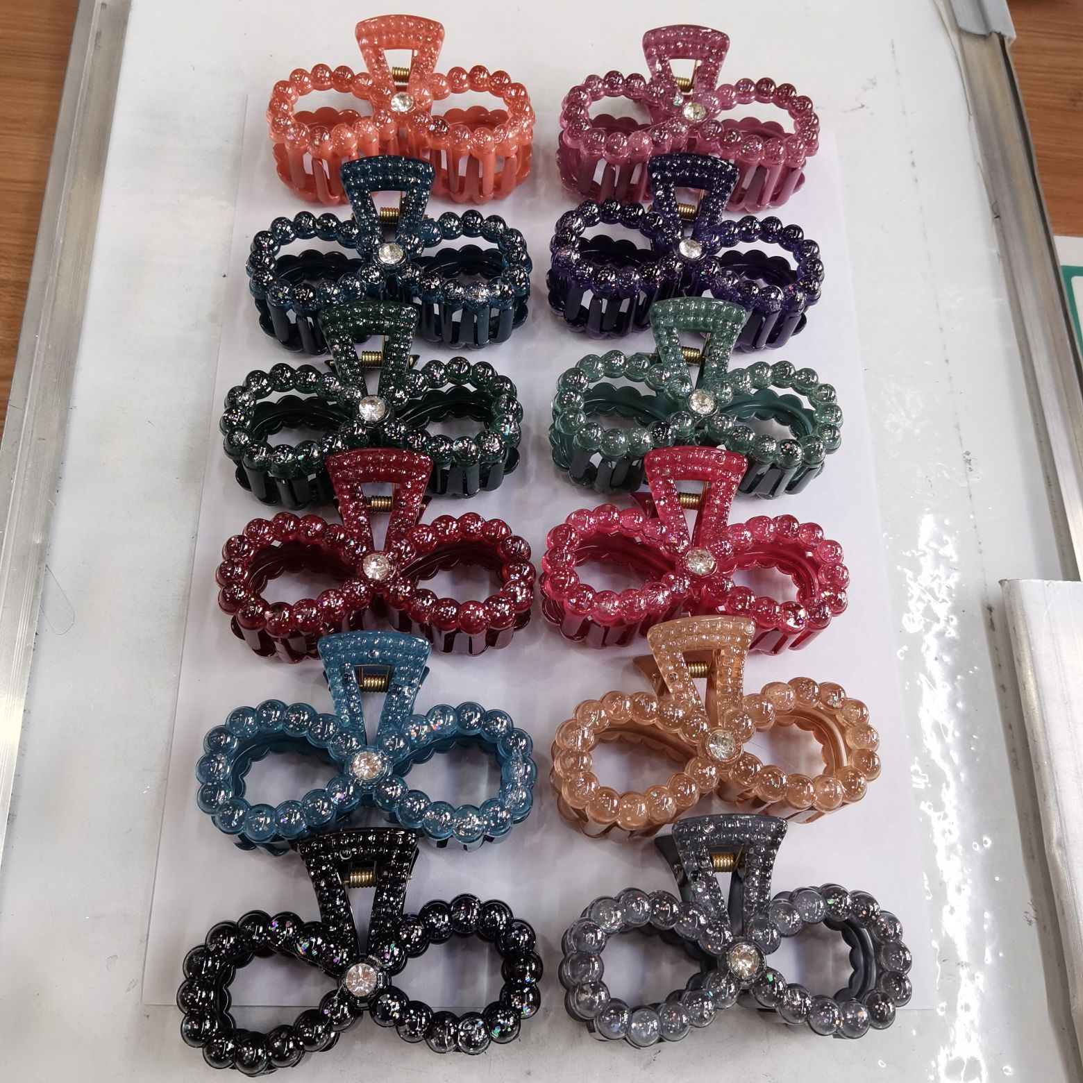 Haishen Accessories, a popular and trendy Korean-style fashion classic, transparent scallion pink dot diamond hair clip, shark clip, come for a bath Application Scenario