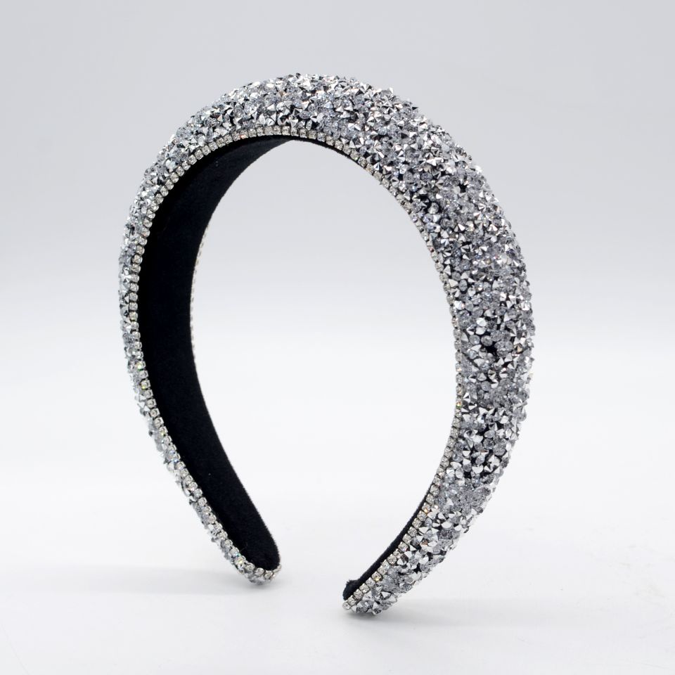 The trendy hair bands in Europe and America are selling like hotcakes in 2022, featuring a unique style. 1 detail image 4